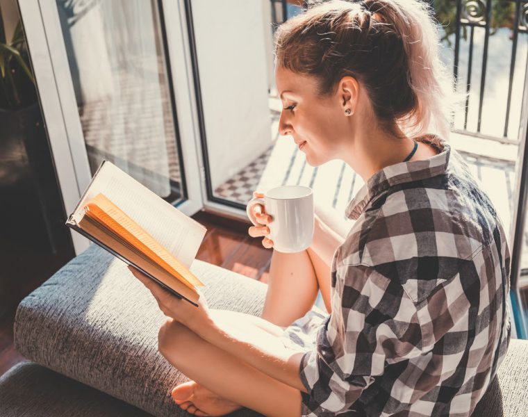 Beneficiile cititului în secolul XXI - De ce lectura NU și-a pierdut încă din adepți